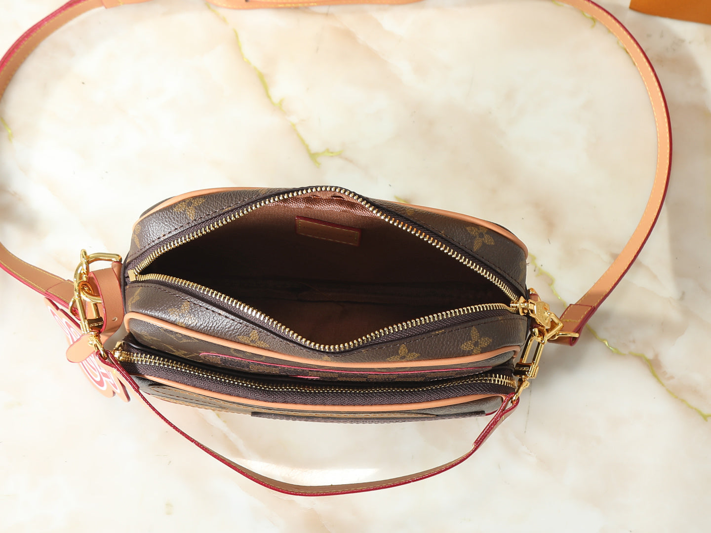 146PE110B Popular leather bag