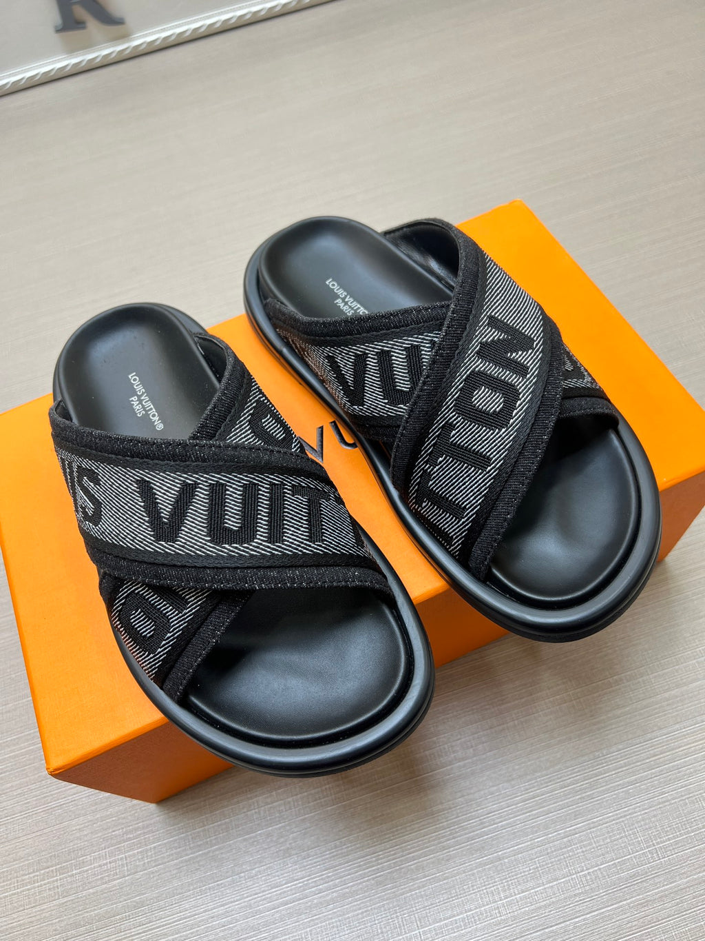 535ZE273Z Popular Slippers
