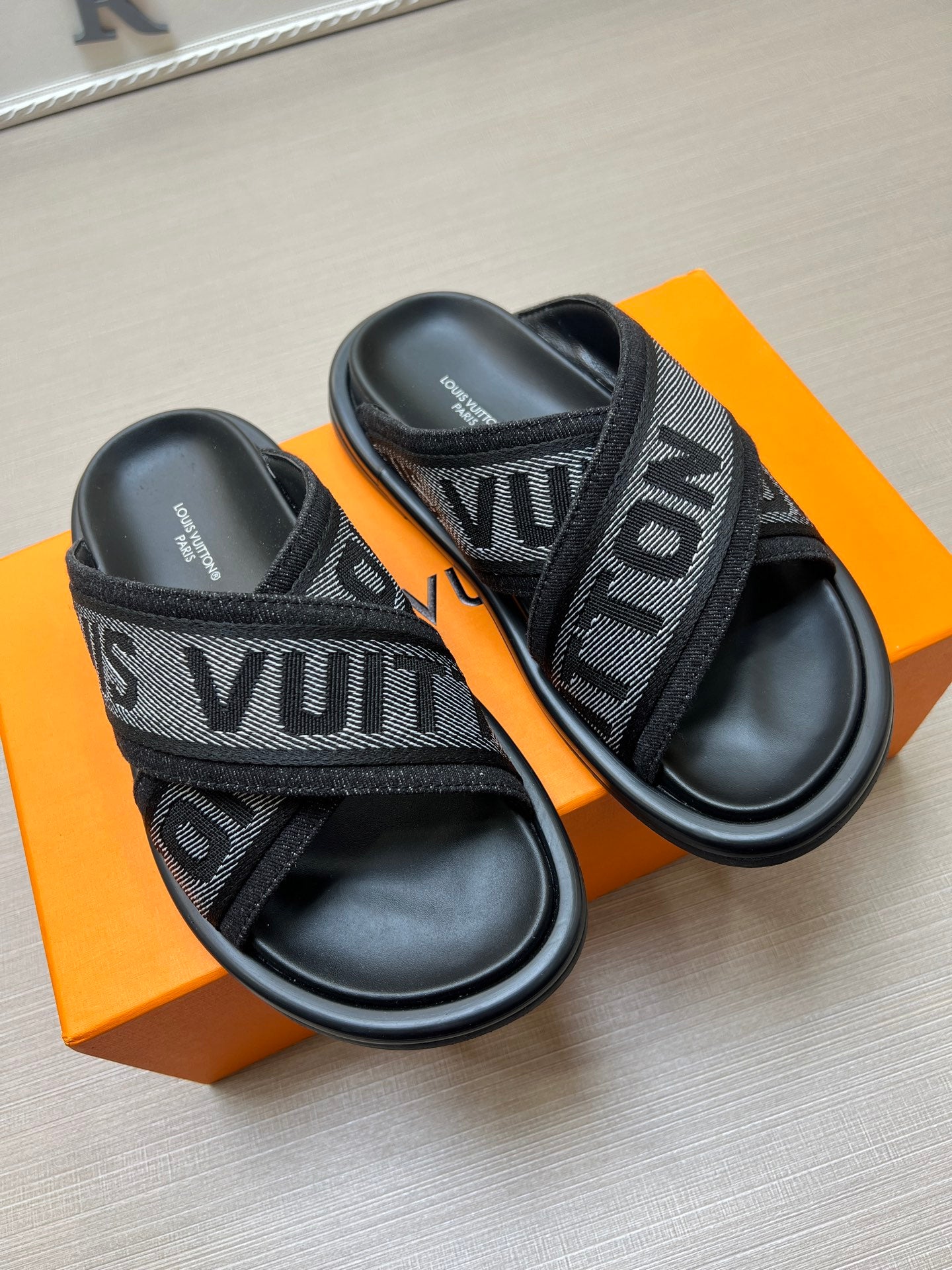 535ZE273Z Popular Slippers