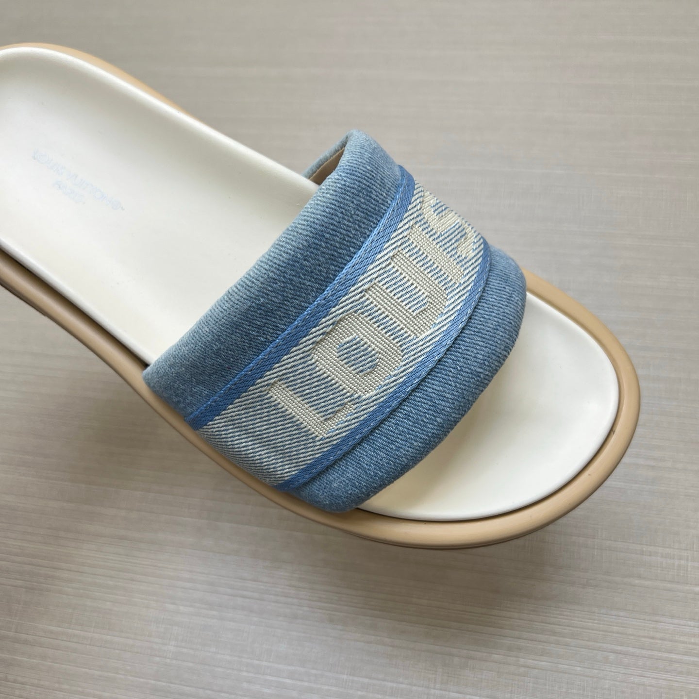 535ZE301Z Popular Slippers