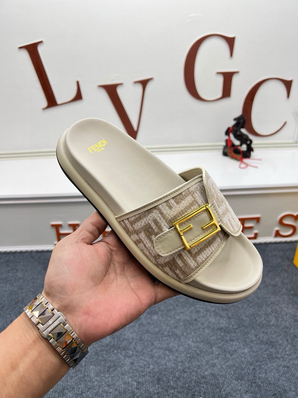 54F37Z Popular slippers
