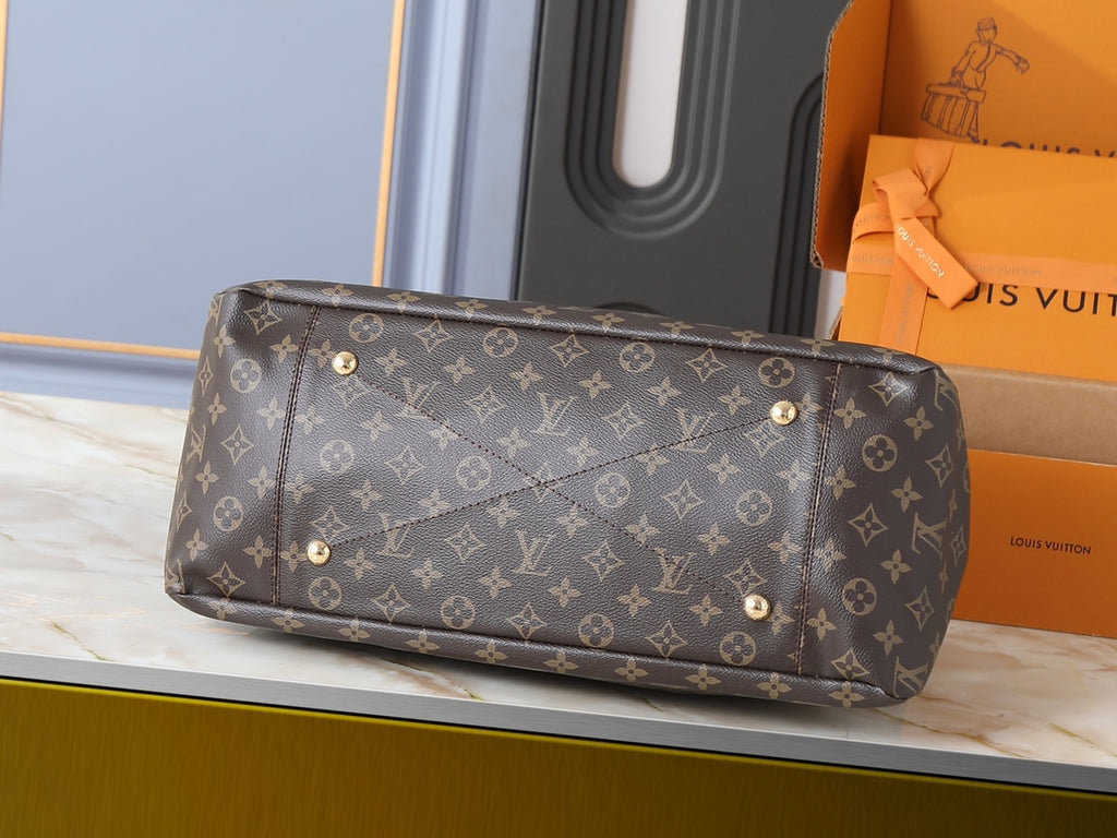 146PE65B Popular leather bag