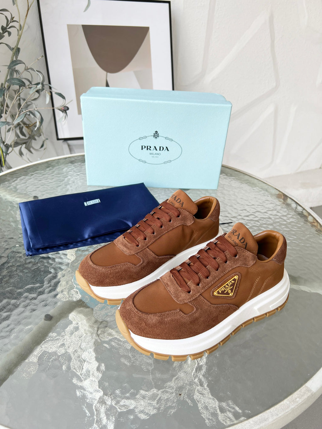 2LPD5X  Popular high-quality shoes