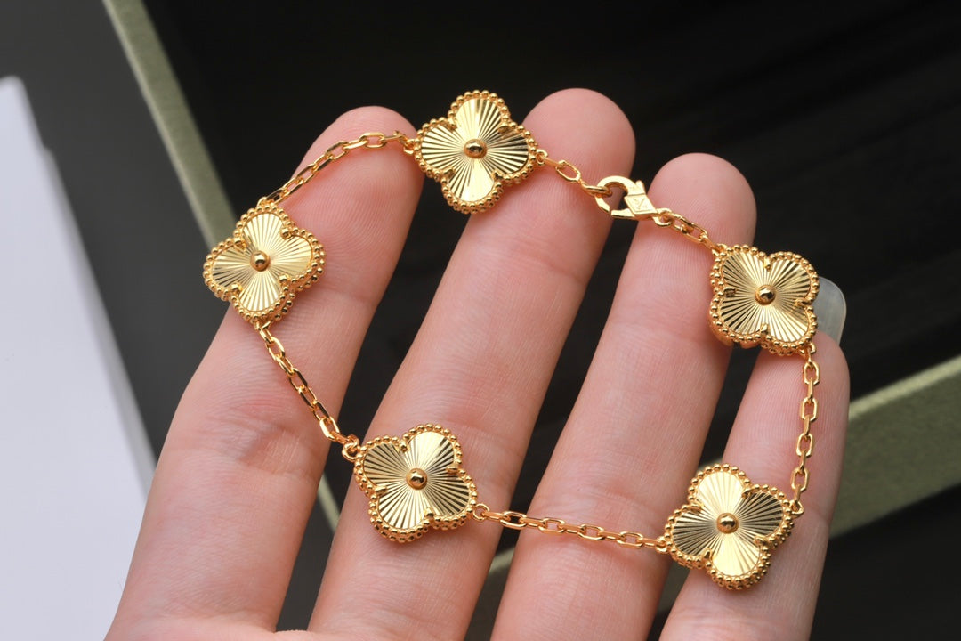 5XVA180K  Popular bracelets 5 flowers normal size1.5cm flower