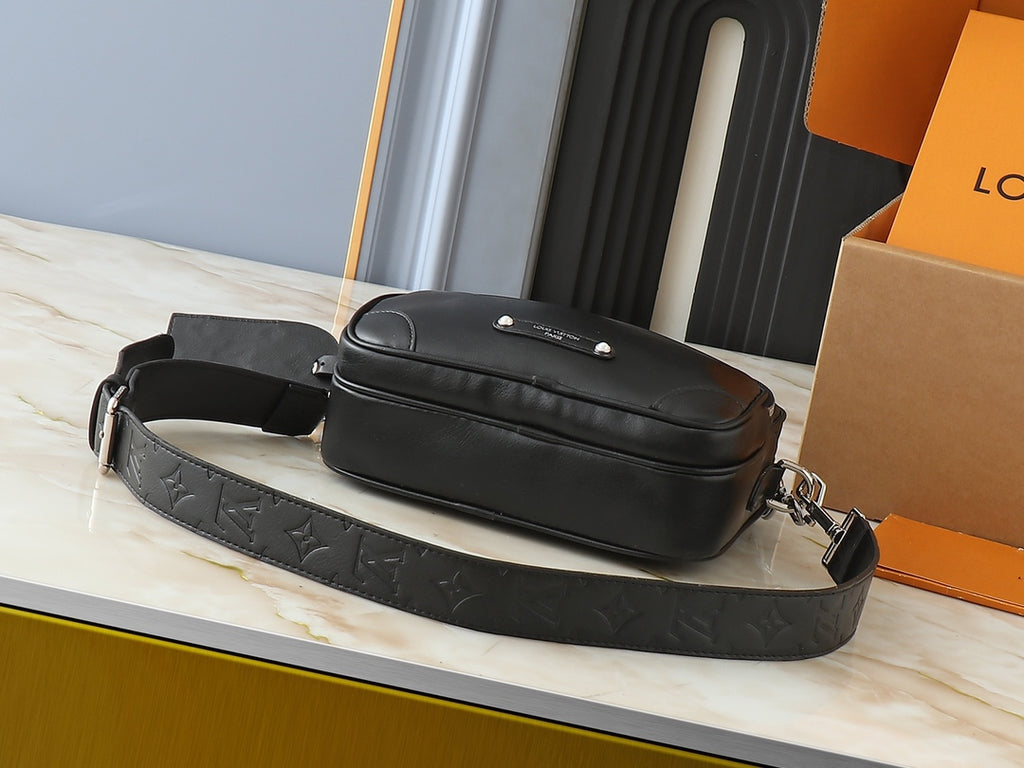 146PE108B Popular leather bag
