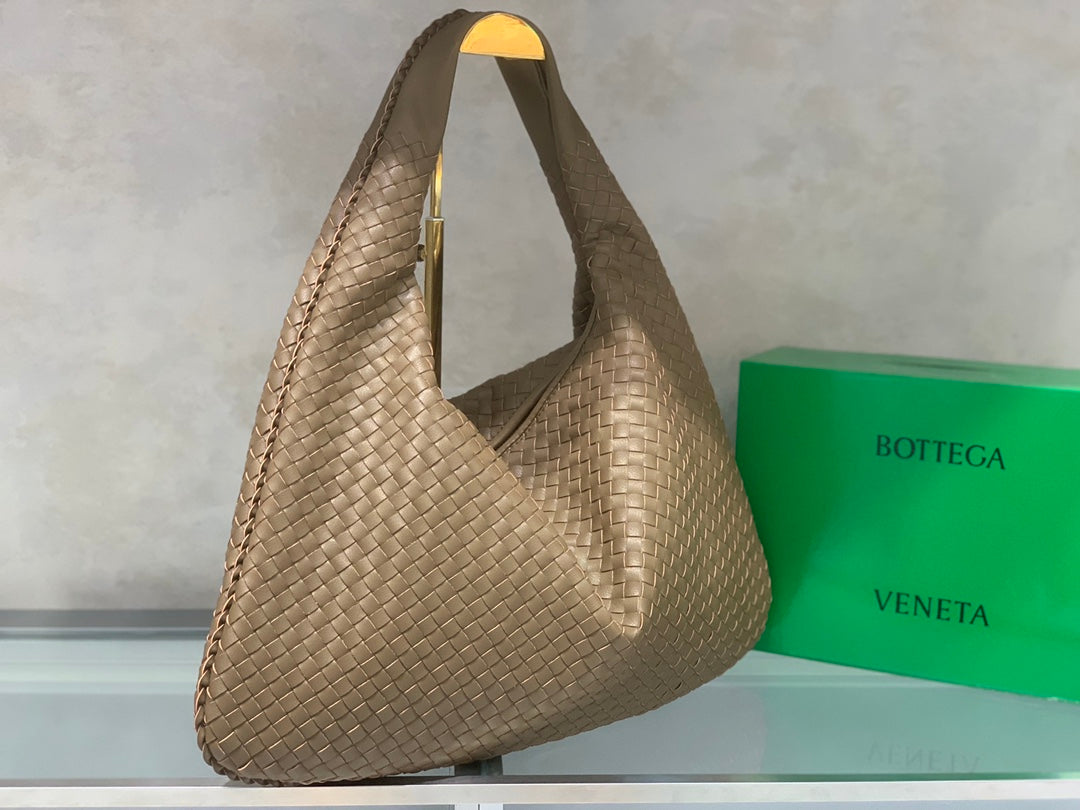 1WA116B Popular leather bag