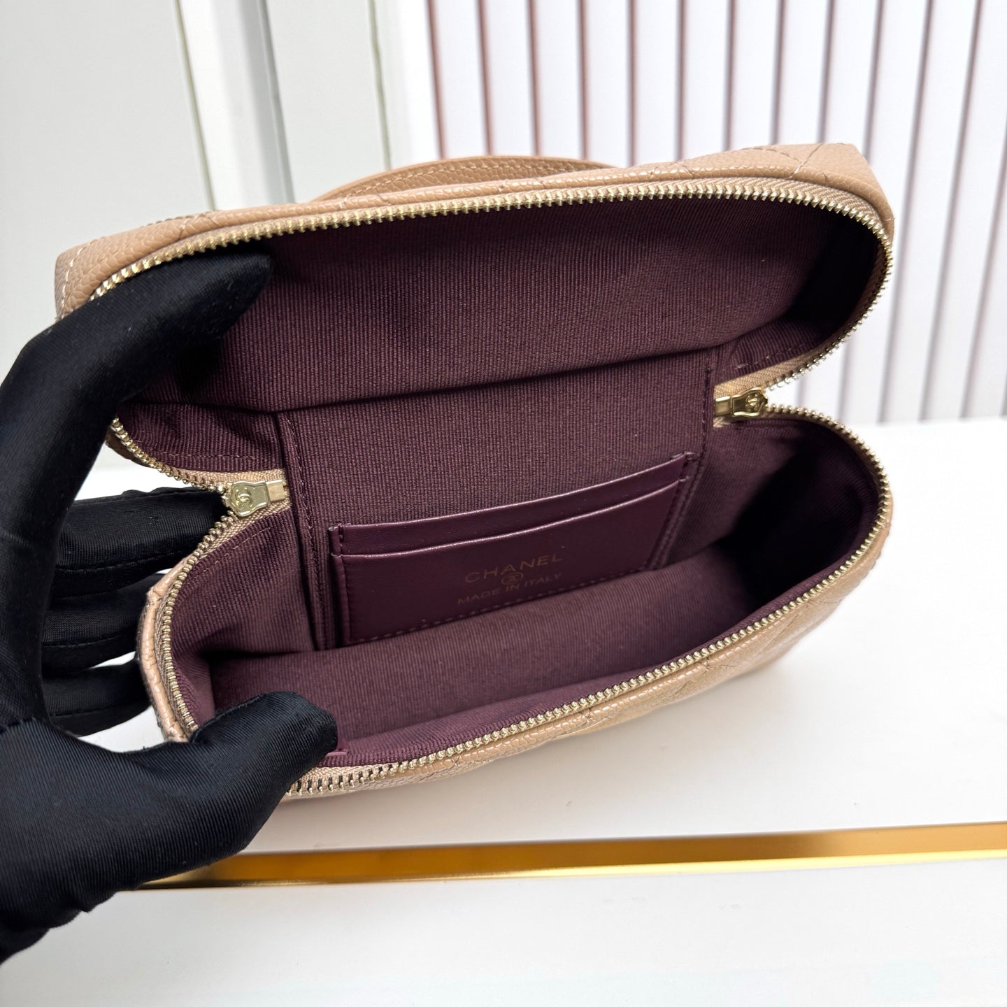 B1X66C19  Popular leather bag