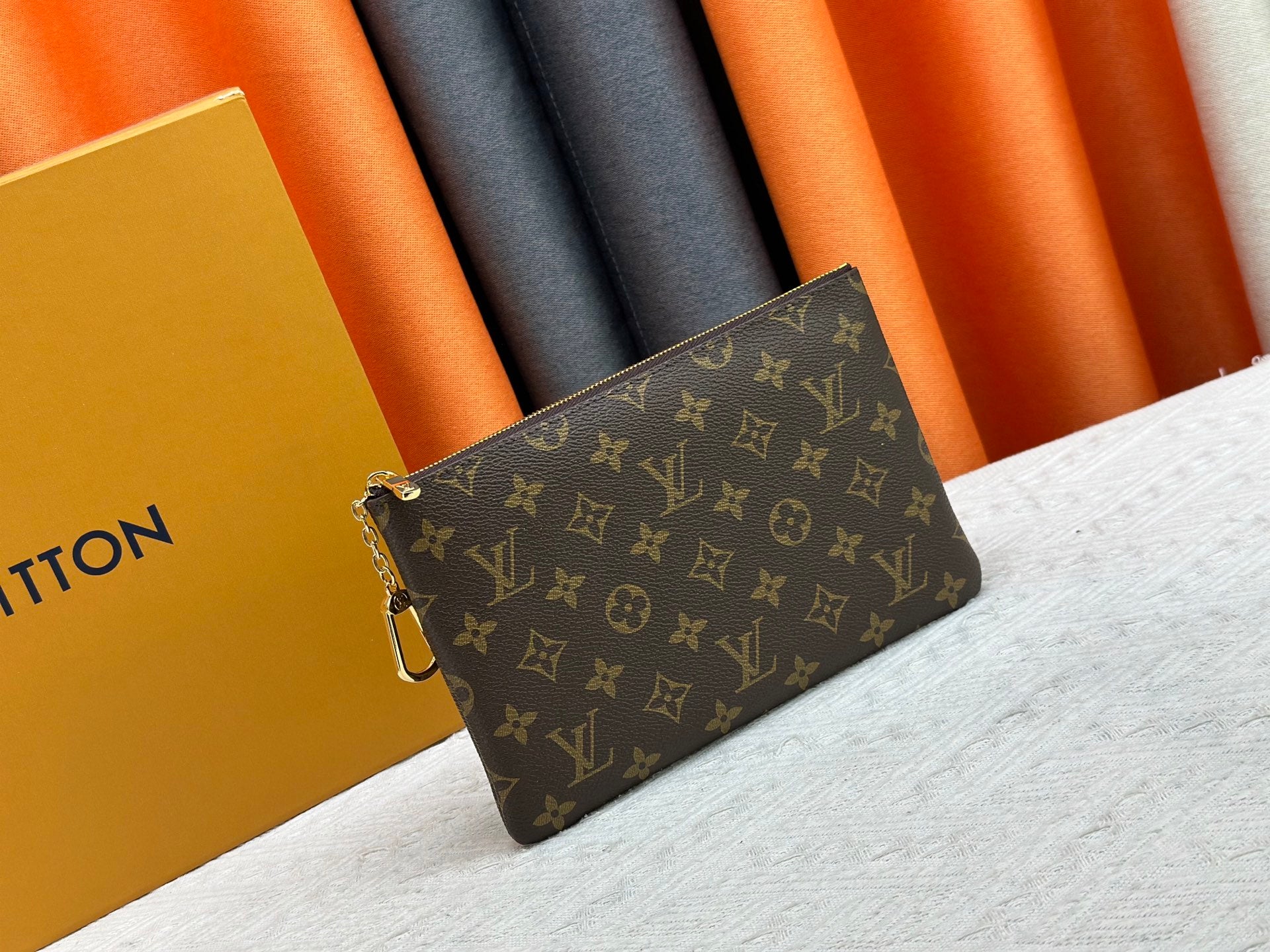 195NE10B Popular   Wallets
