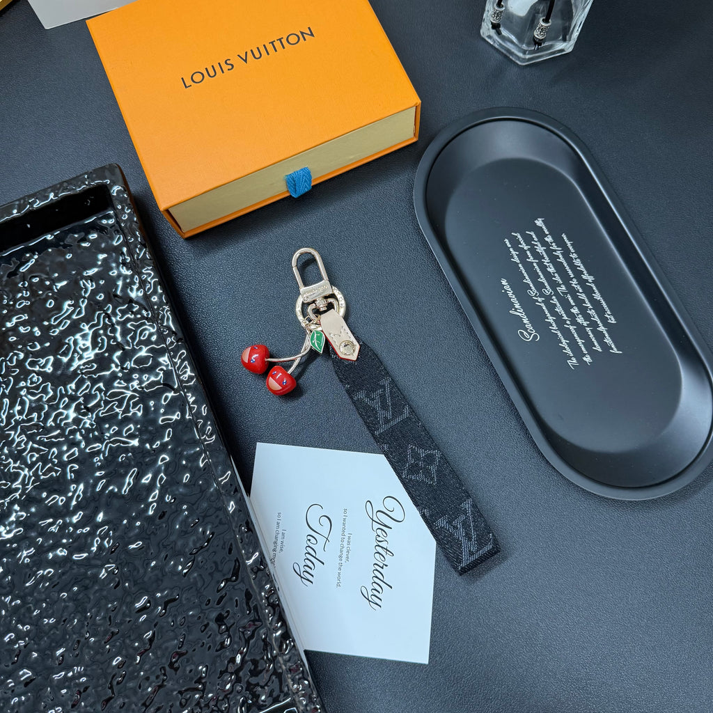 35QE4A Popular bag 's charms accessories
