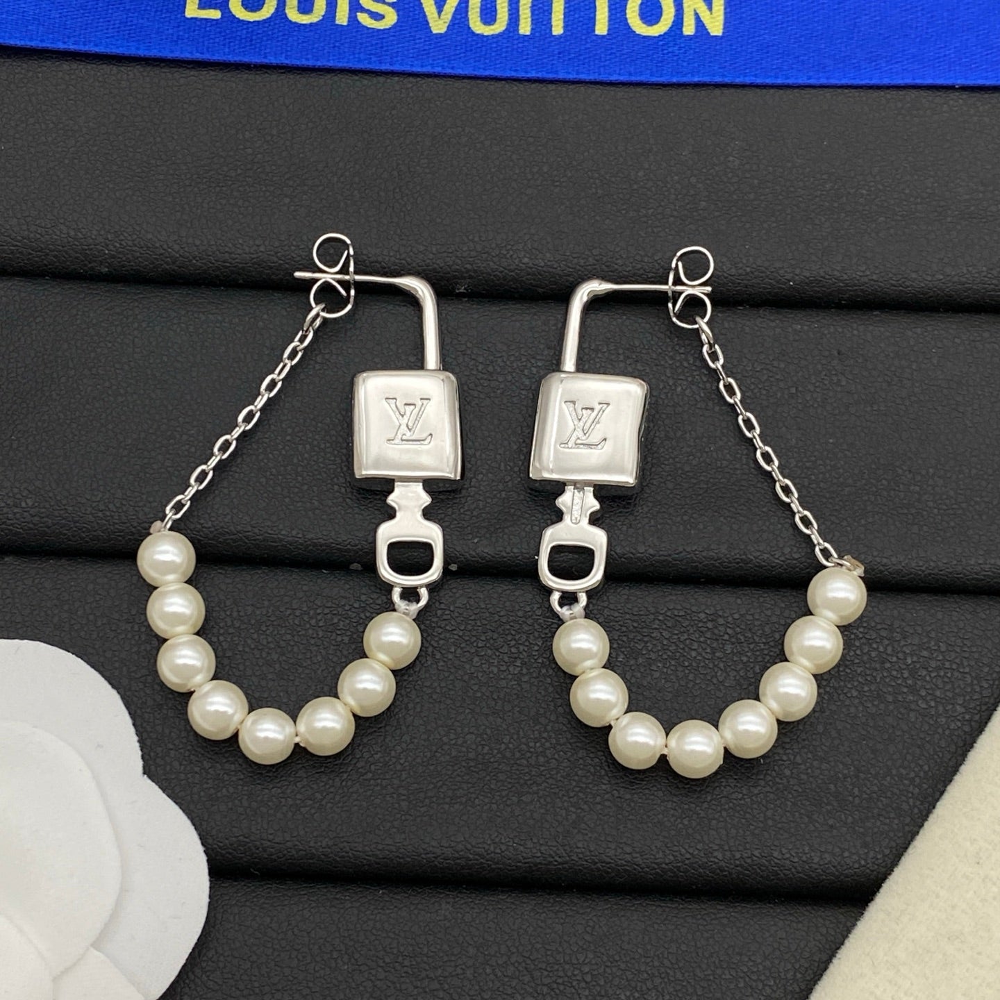 15ZE48E Popular Earrings