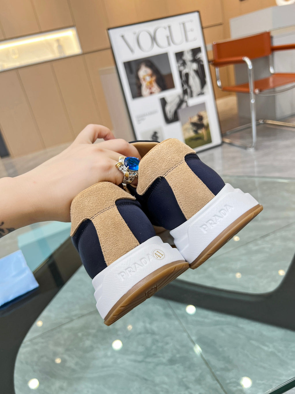 2LPD5X  Popular high-quality shoes