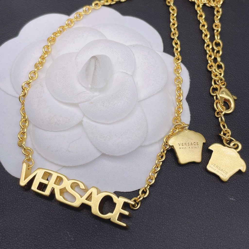 X1Q85V138X Popular Necklace. Bracelets