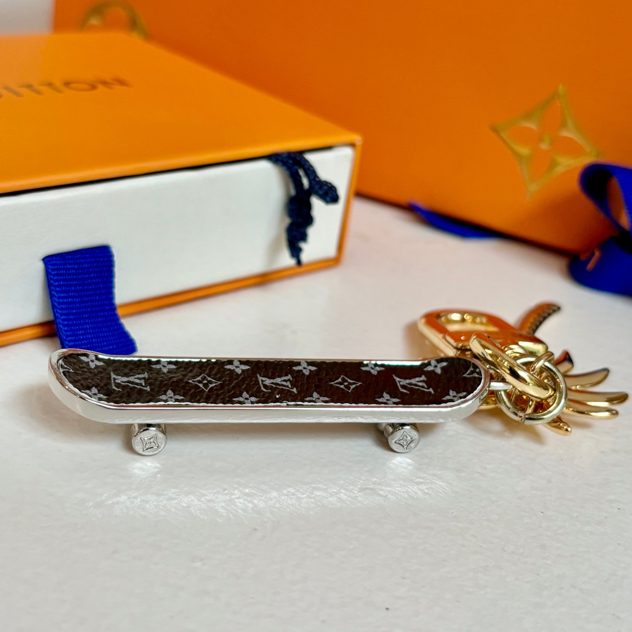 35QE11A Popular bag 's charms accessories