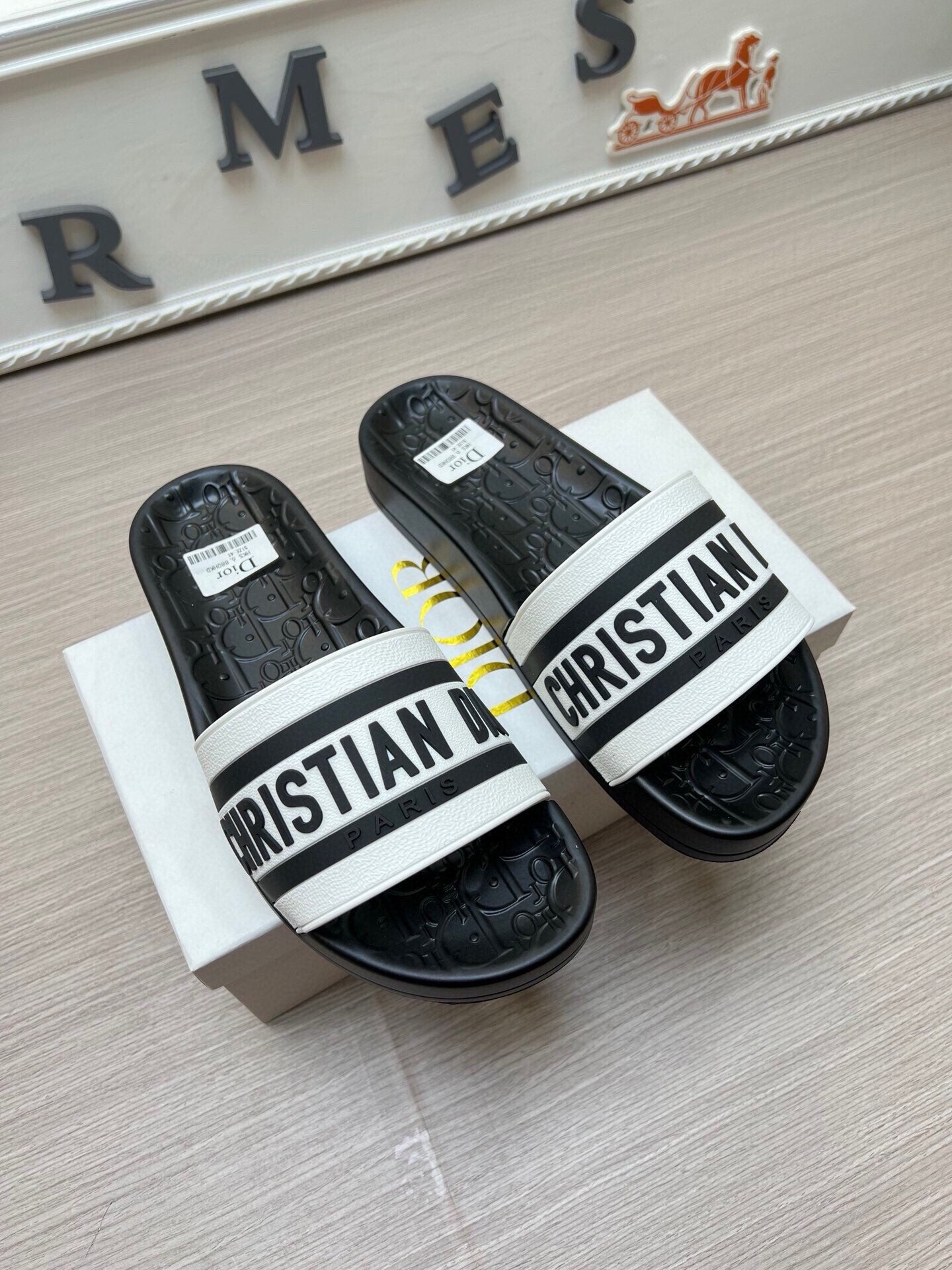 5LD212Z Popular Slippers