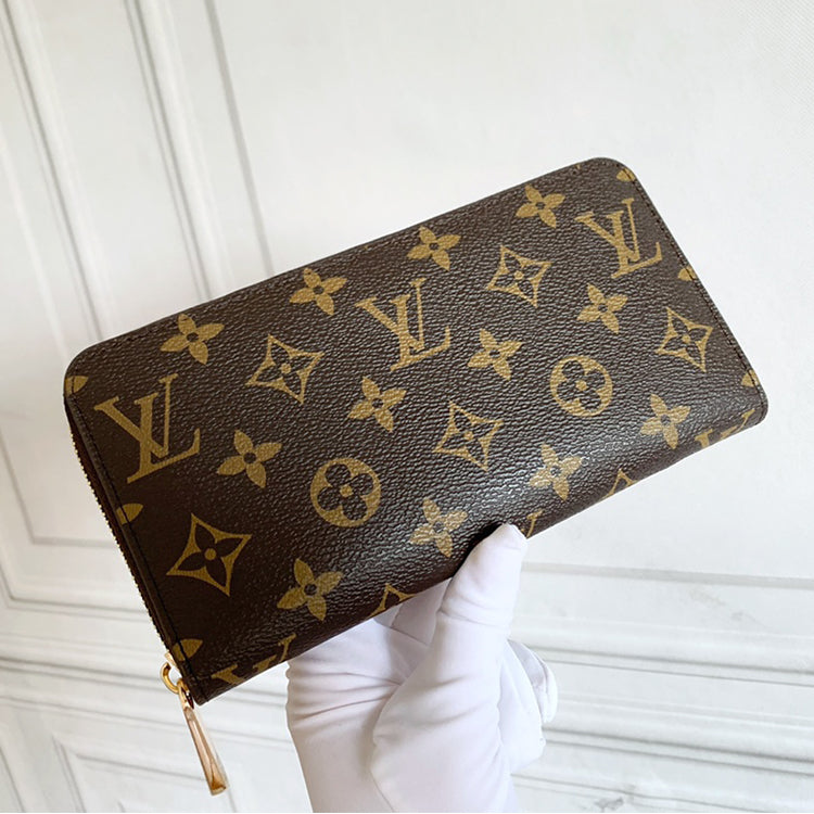 1E03B Popular leather wallets