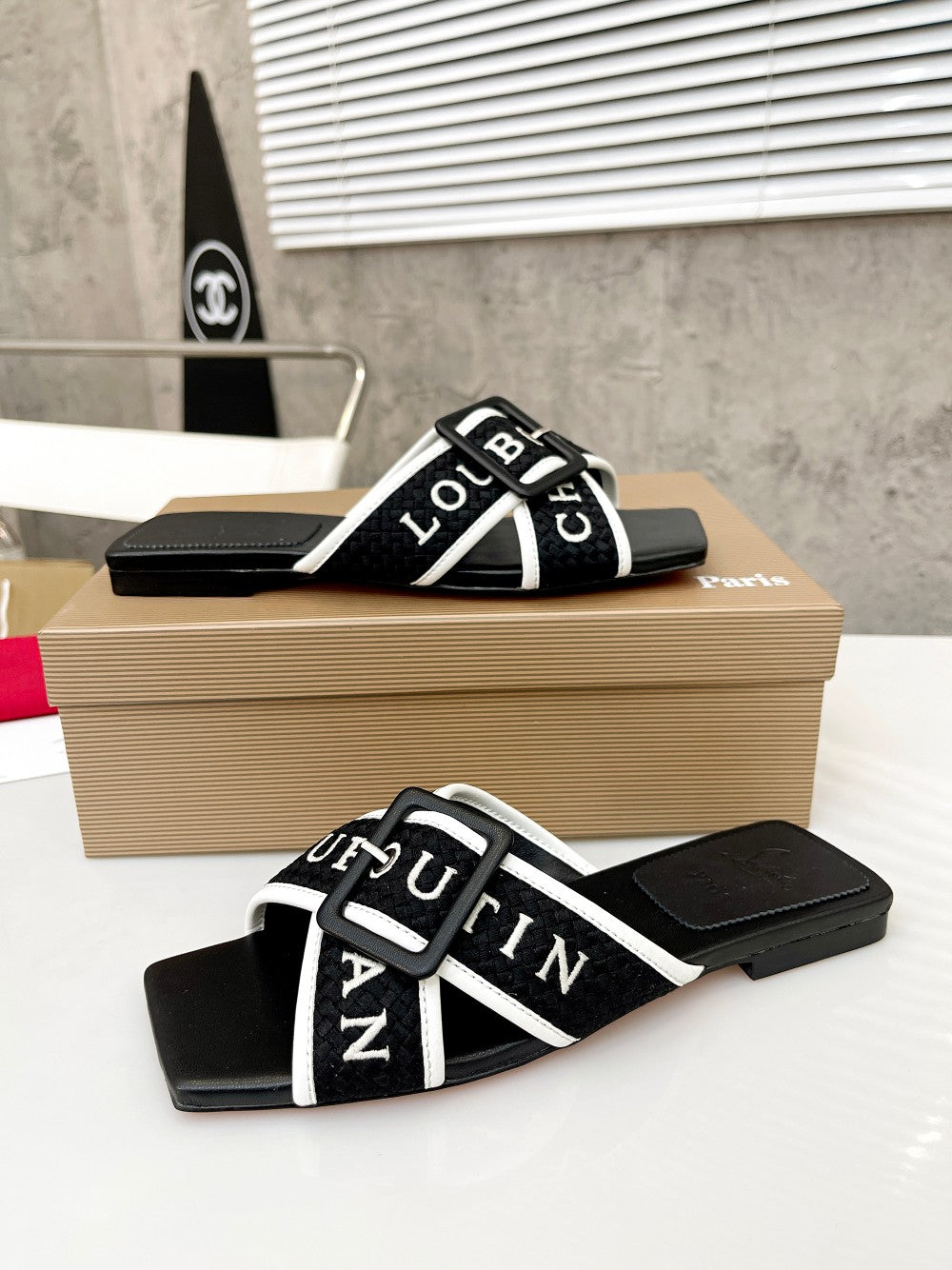 J4A43Z Popular leather Slippers