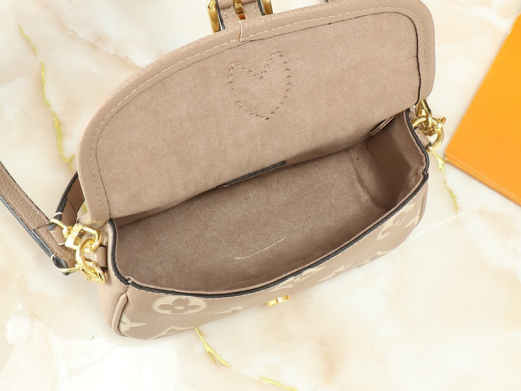 15XE4B Popular leather bag