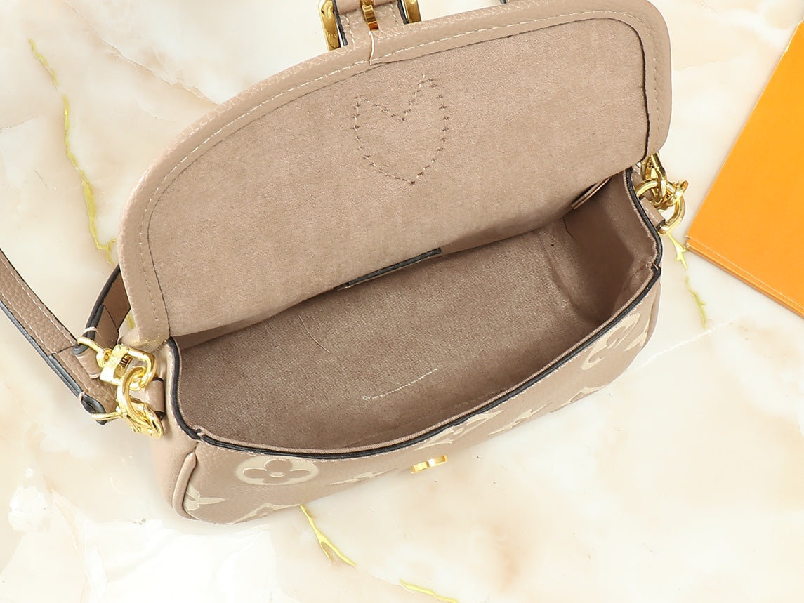 15XE4B Popular leather bag