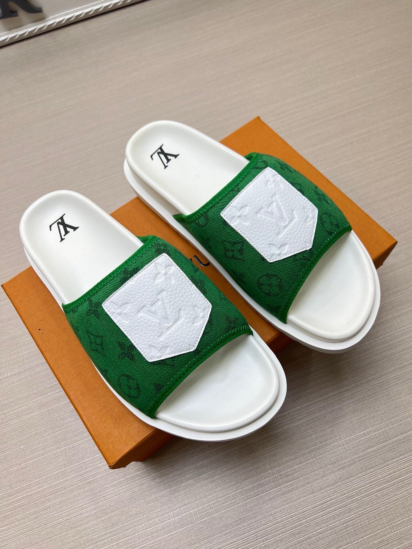 5WE252Z Popular Slippers