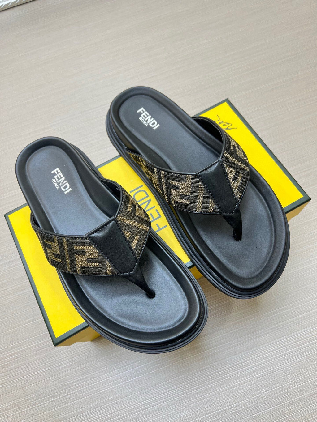 5LF222Z Popular Slippers
