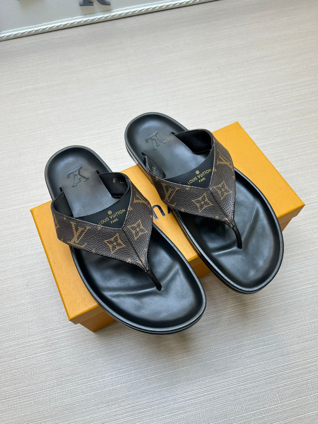 54E85Z Popular slippers
