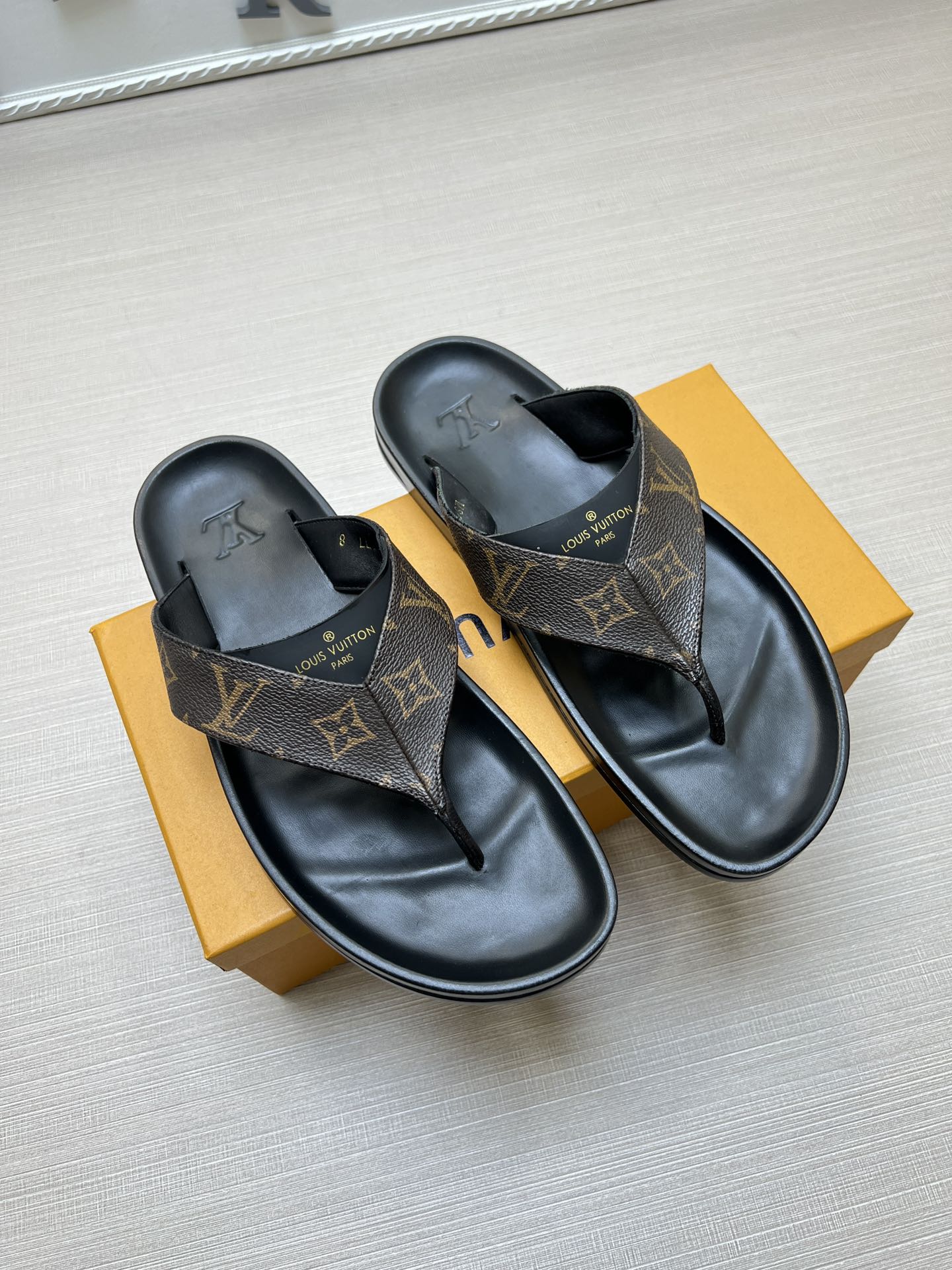 54E85Z Popular slippers