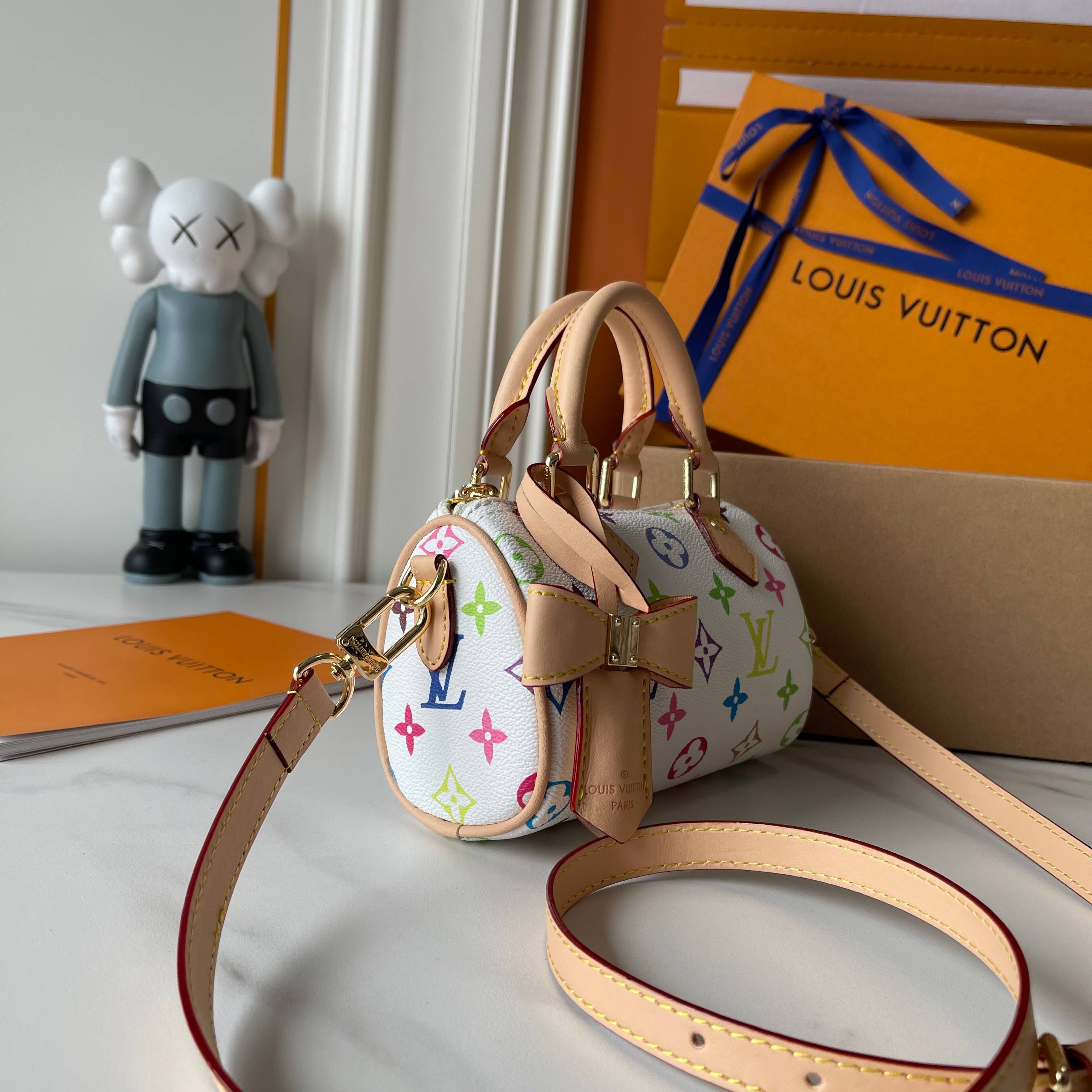 1WE98B Popular leather bag
