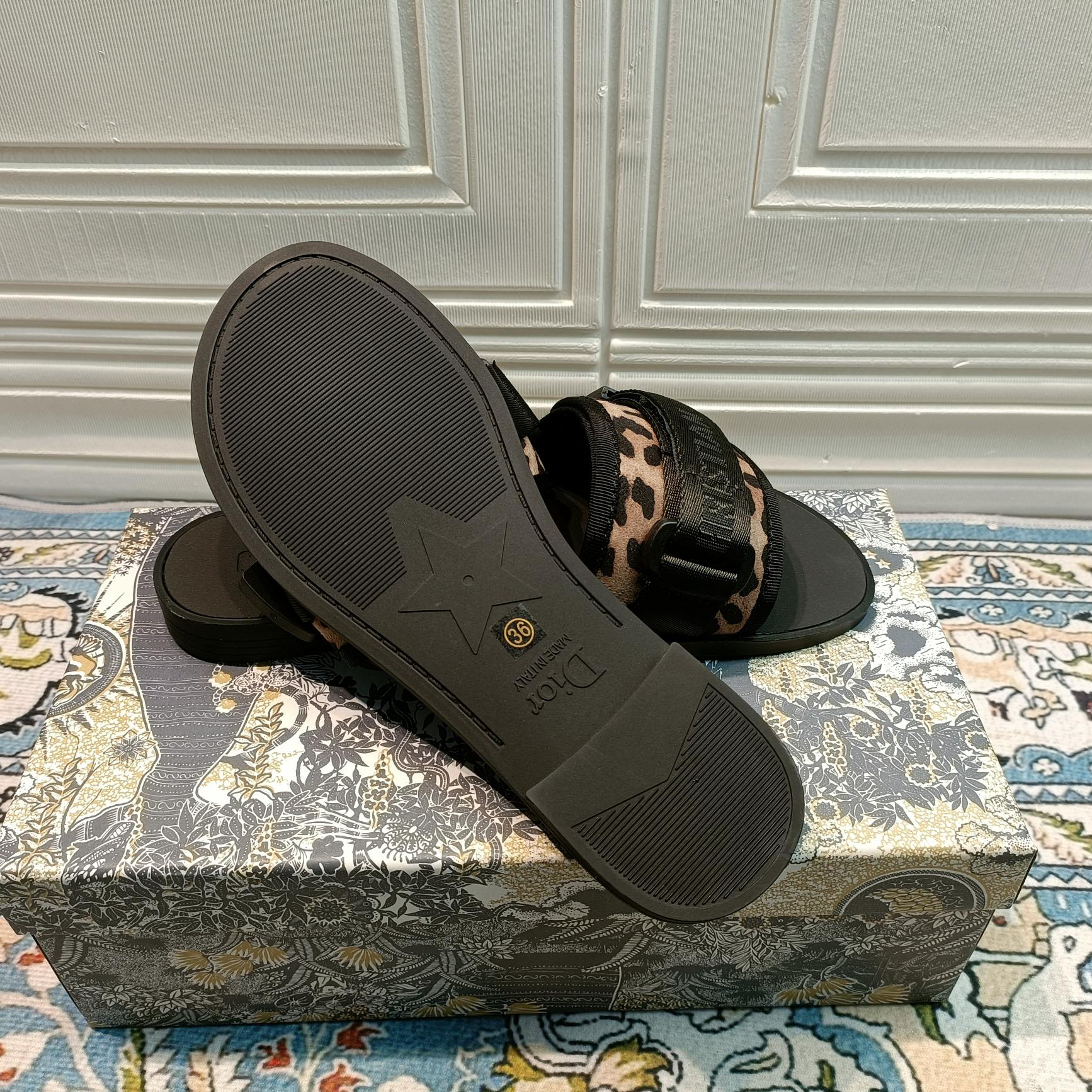 14D20Z Popular Slippers