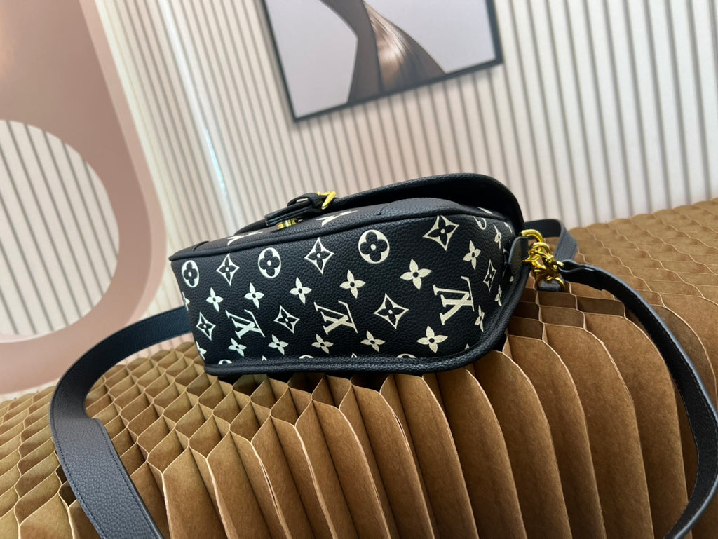 2XE028B Popular leather bag 