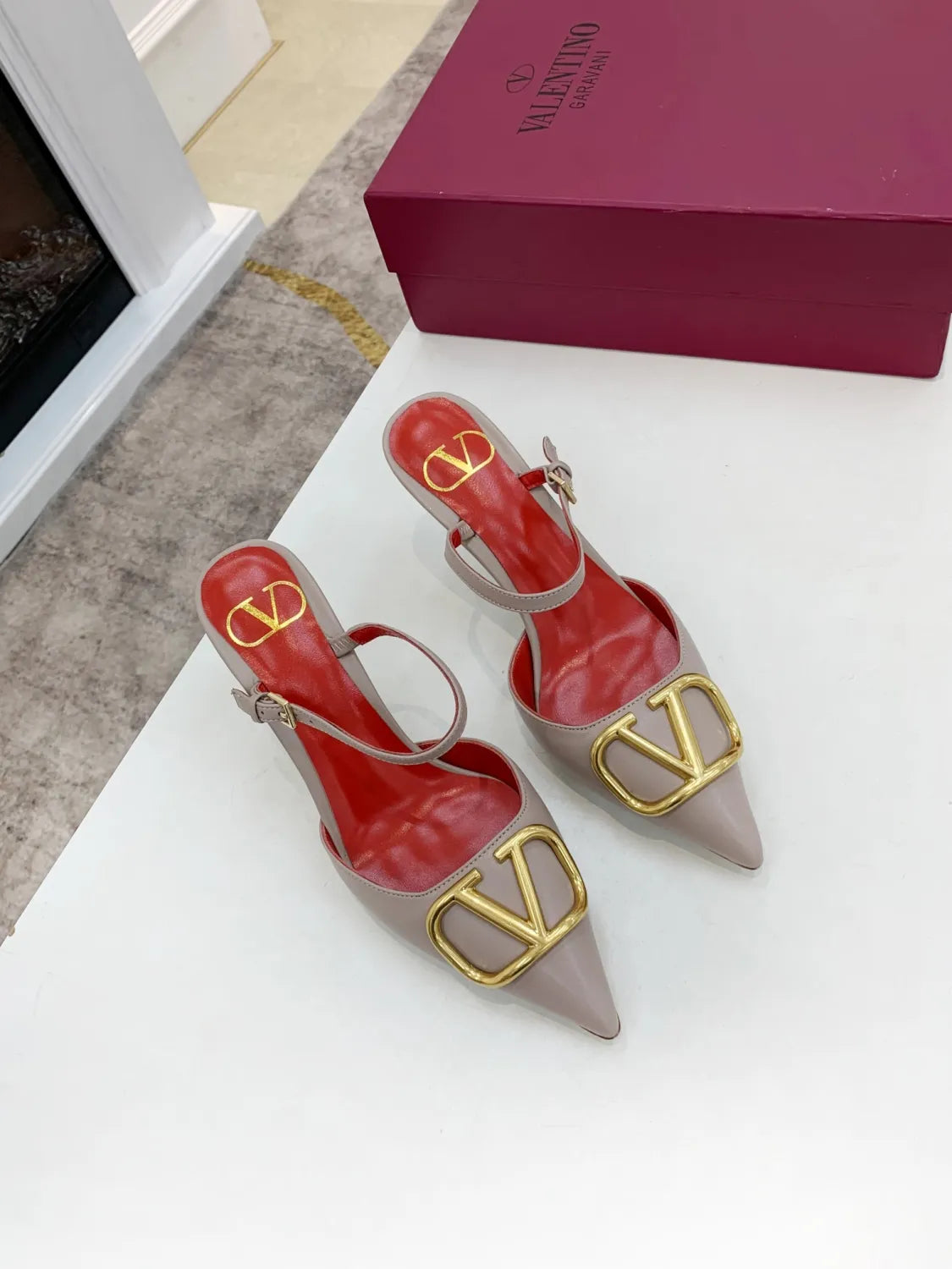 2YVL28Z Popular leather  High heels