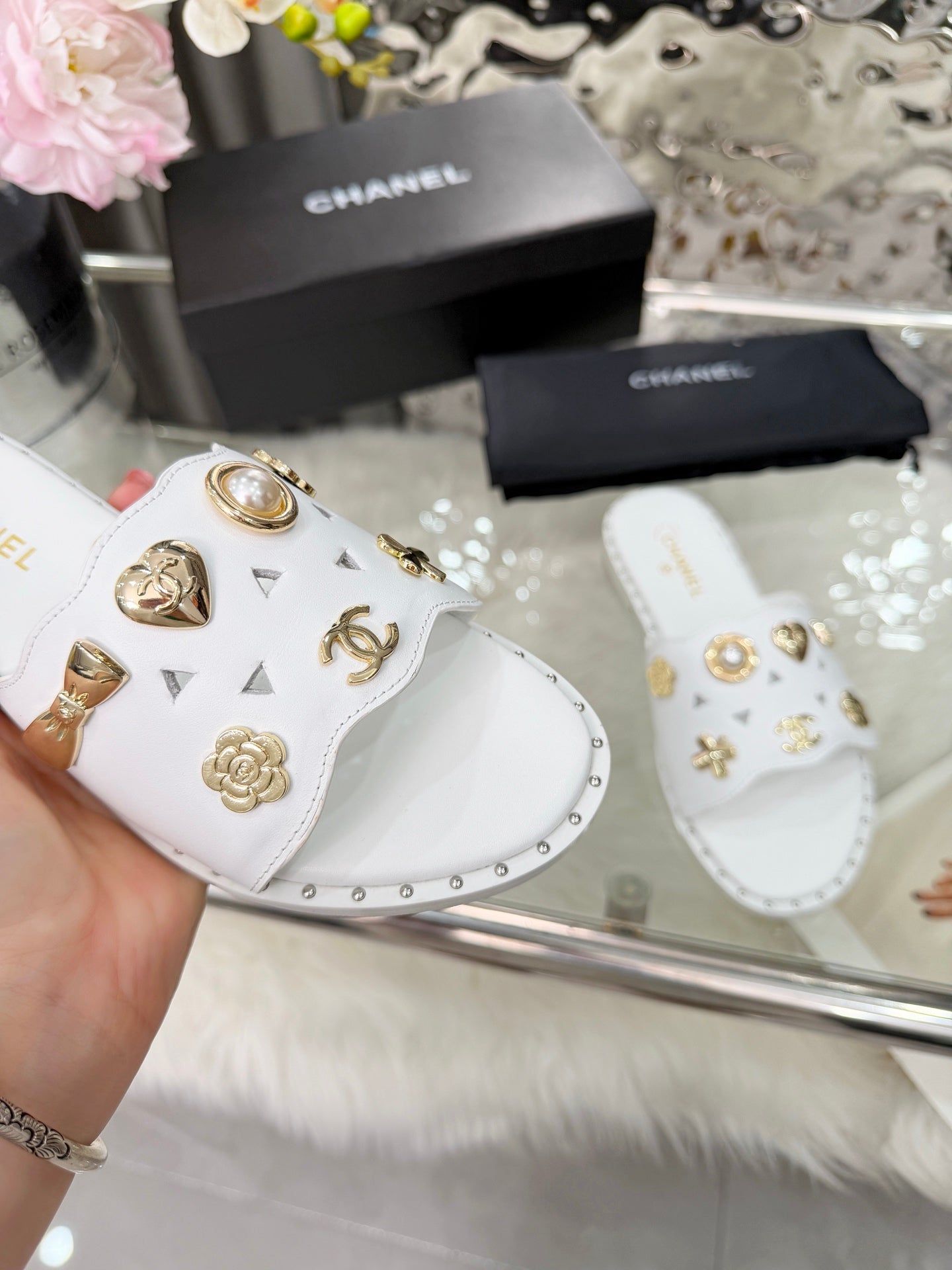 Z2X66C42  Popular high-quality leather slippers