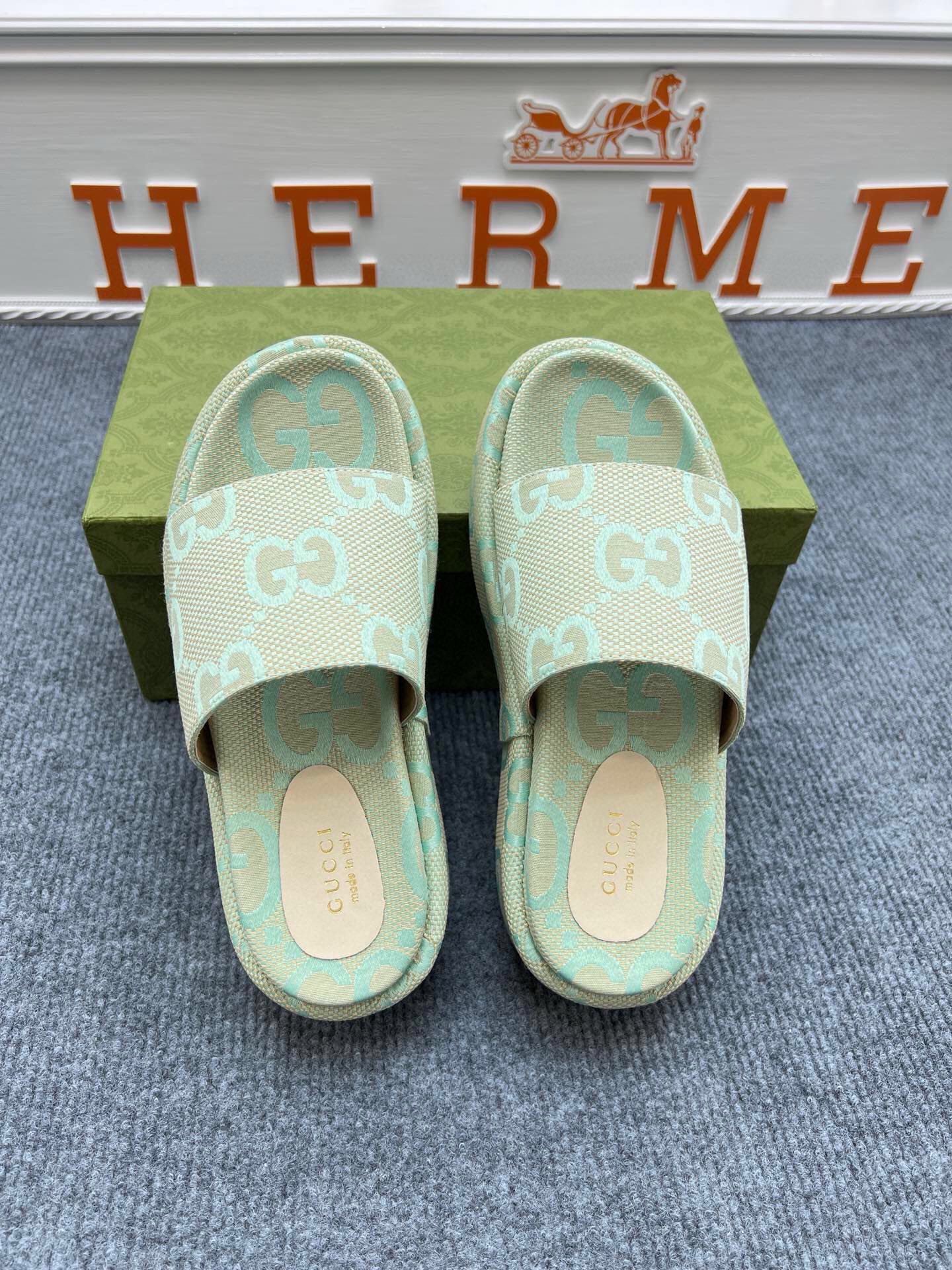 54B122Z Popular slippers  Sole thickness 5.5cm