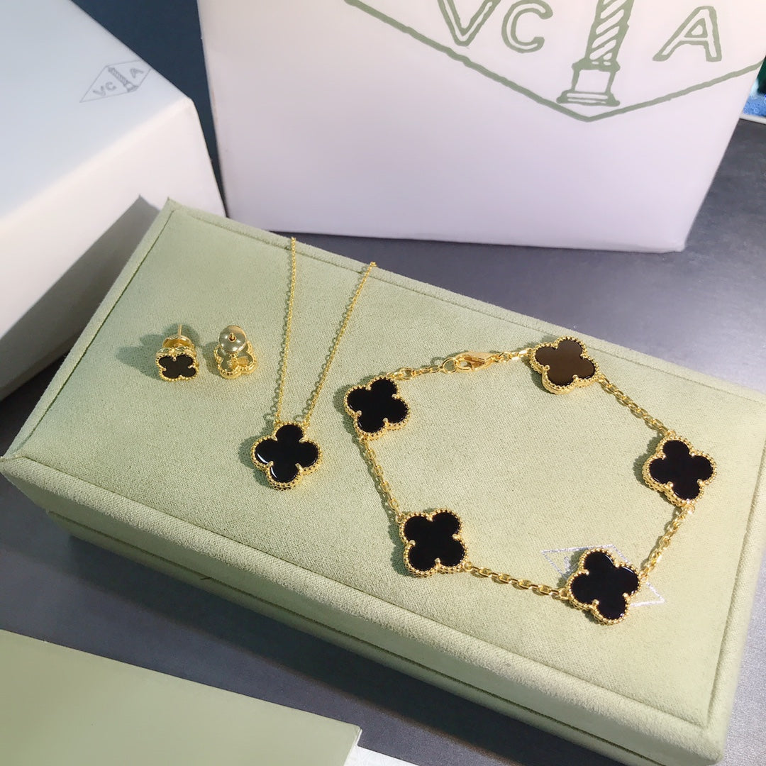 5XVA180K  Popular bracelets 5 flowers normal size1.5cm flower