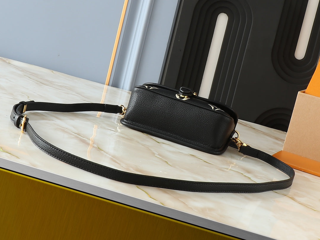 15XE4B Popular leather bag