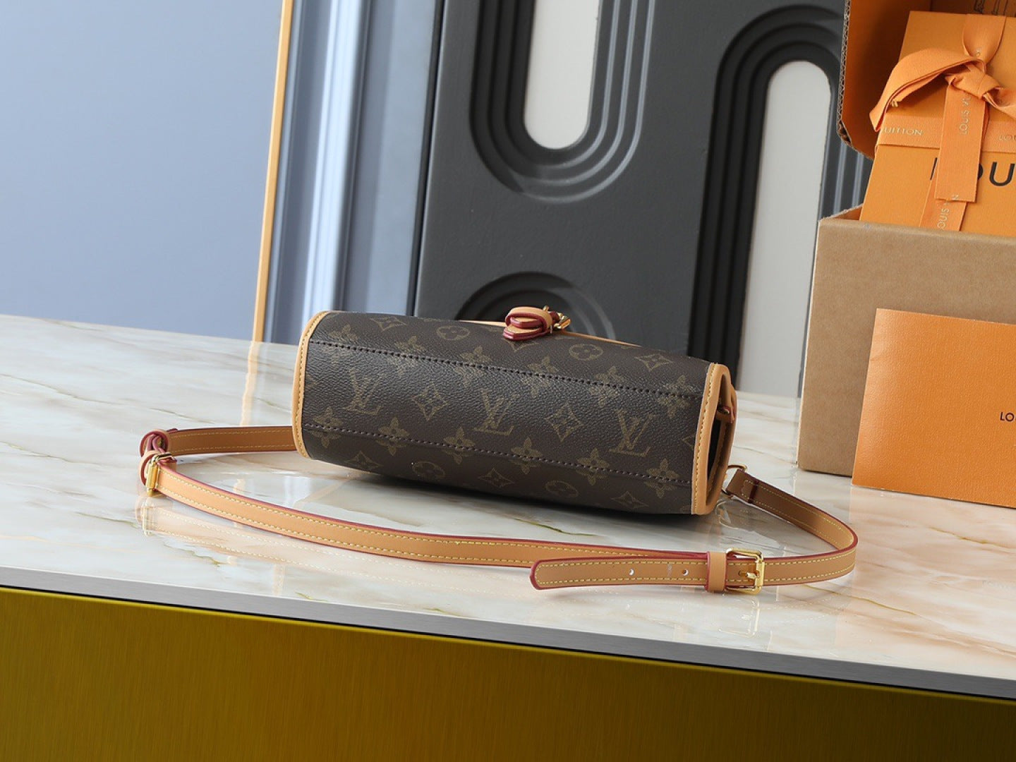136PE76B Popular leather bag