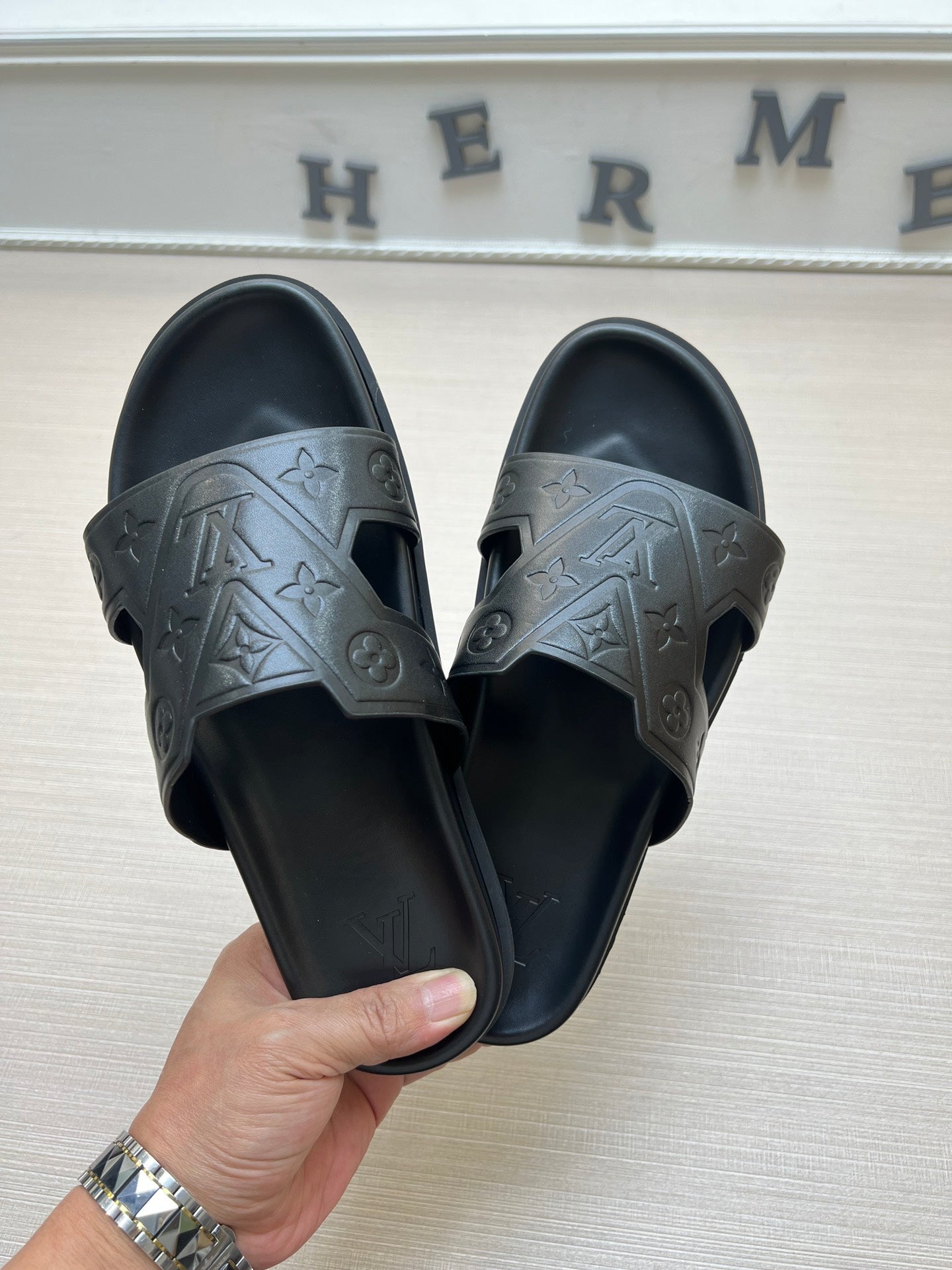 54E66Z Popular slippers