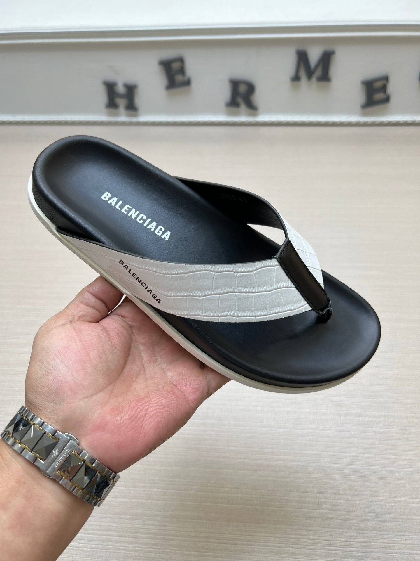 54J98Z Popular slippers