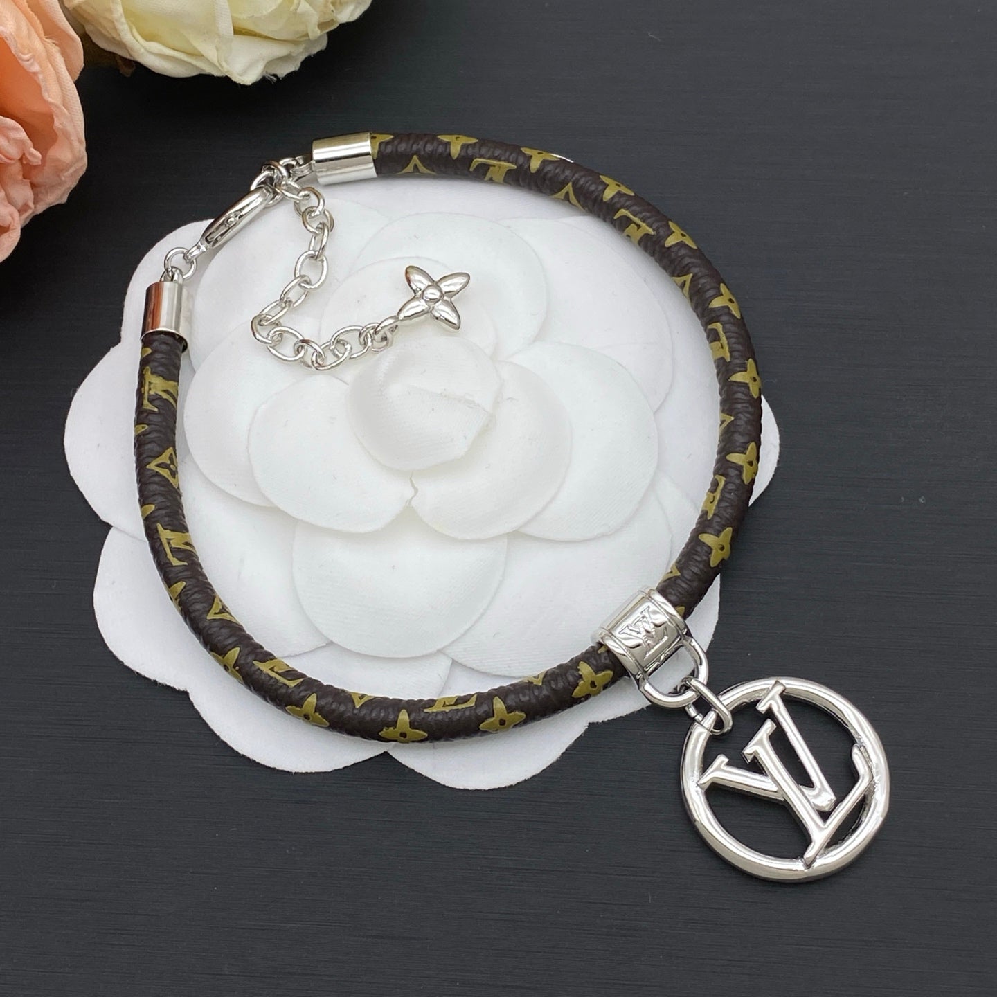 136NE83X Popular  Bracelets