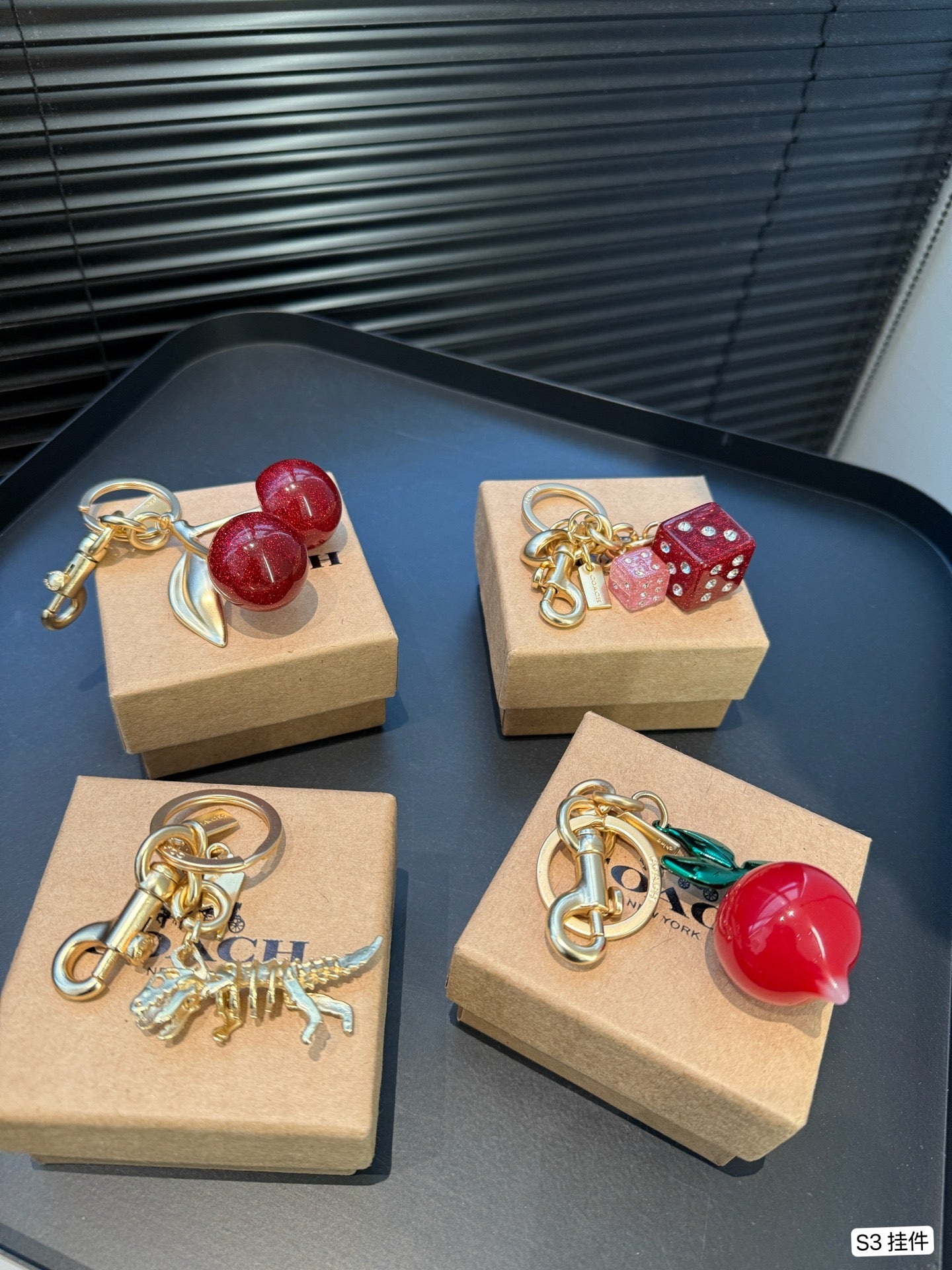 35ZB40A Popular bag 's charms accessories