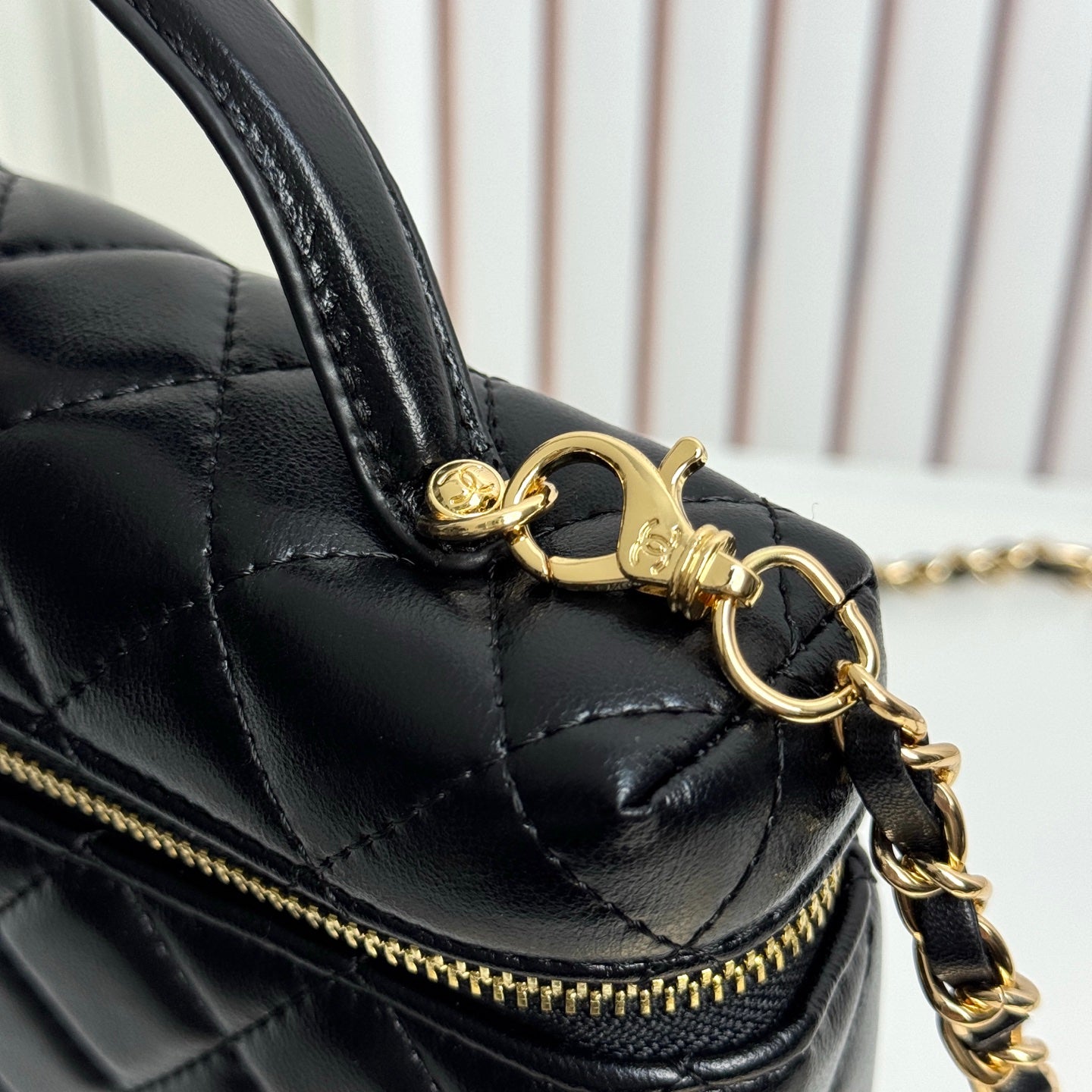 B1X66C19  Popular leather bag