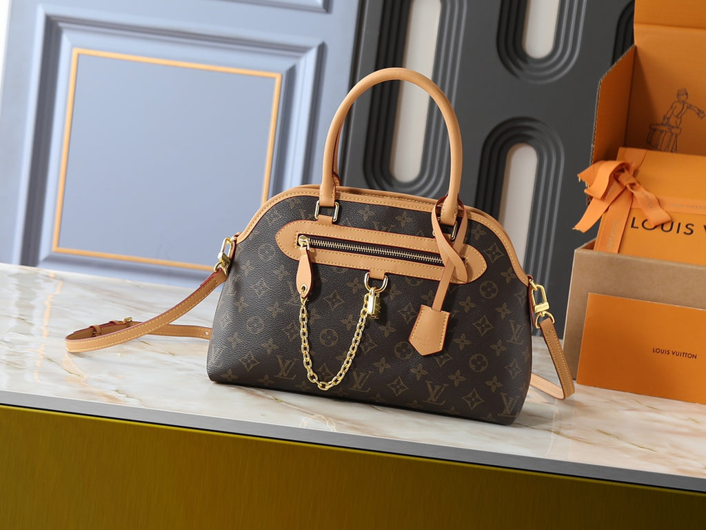 146PE107B Popular leather bag