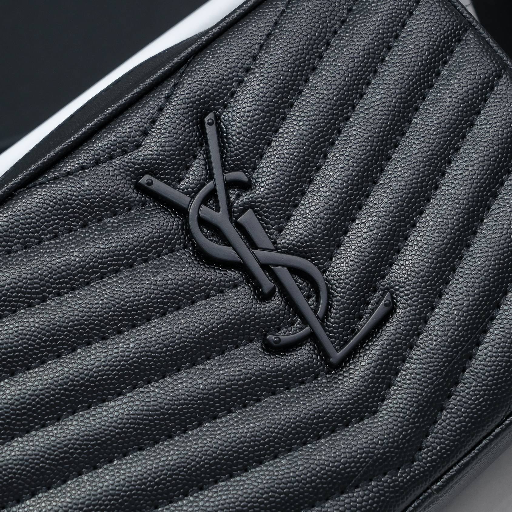 B1R46SL5  Popular leather bags
