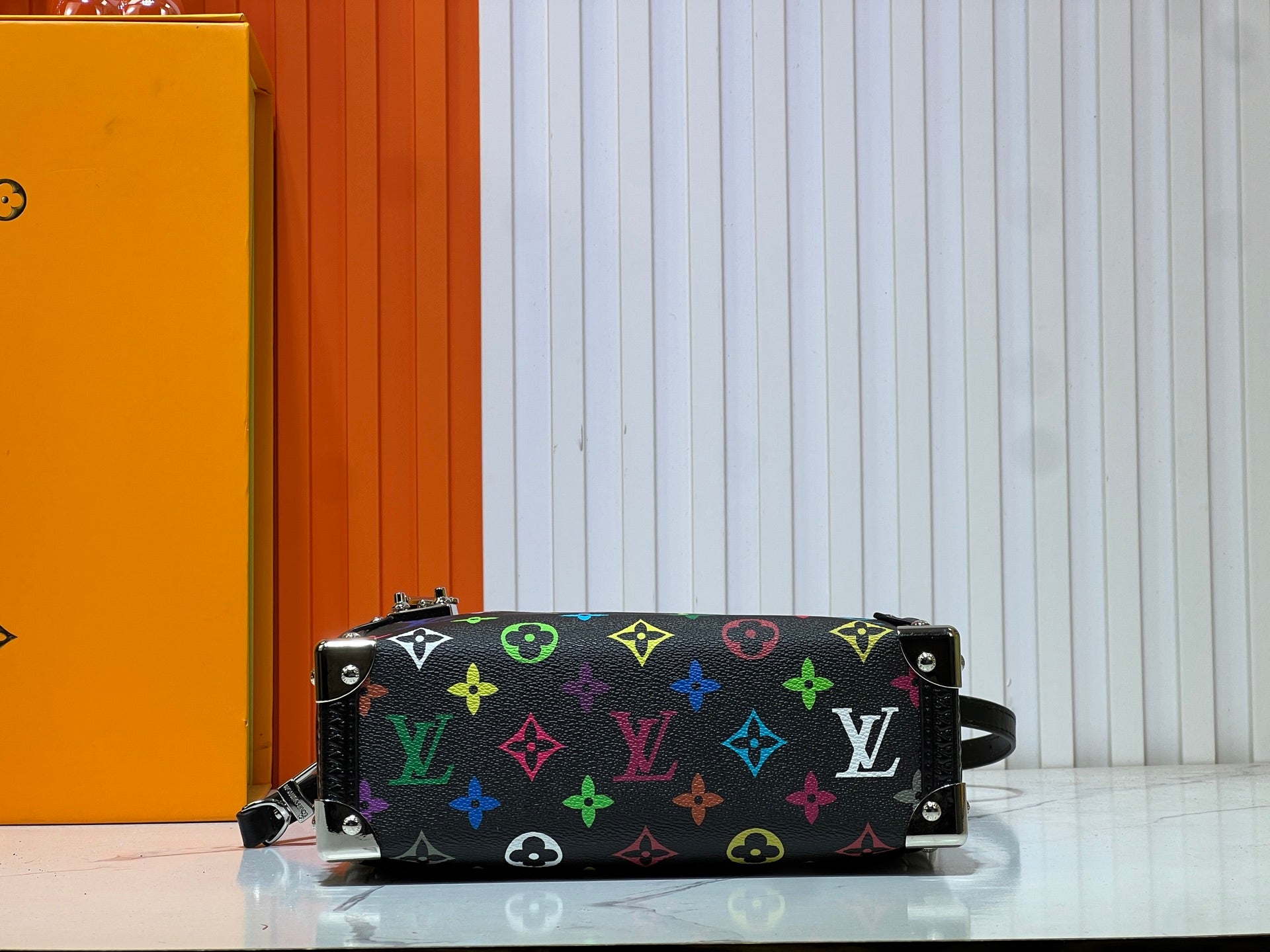 1WE101B Popular leather bag