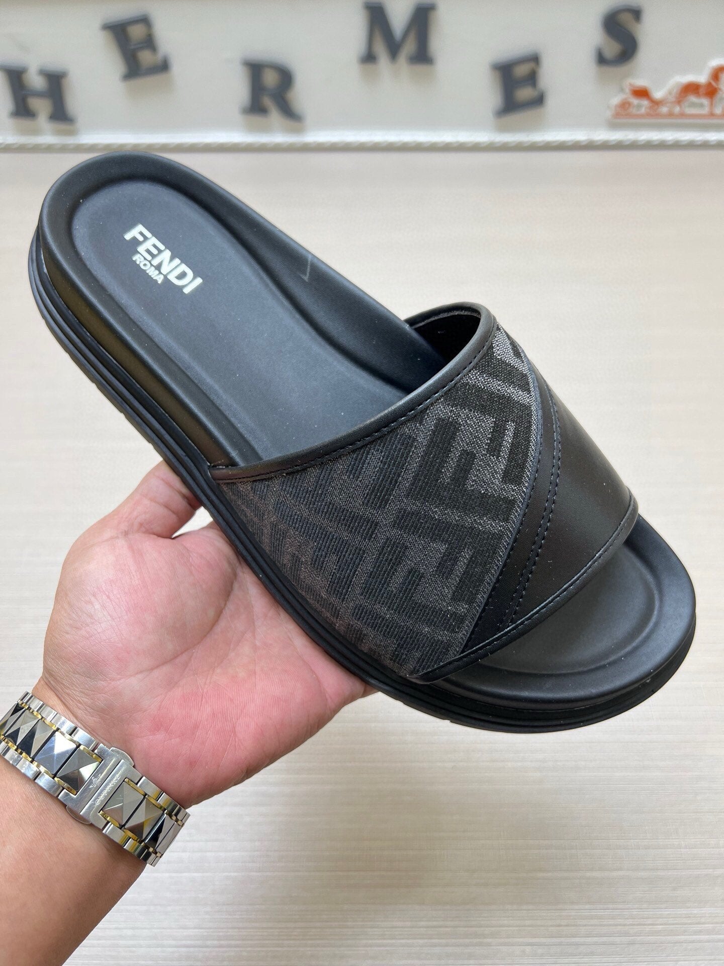 5LF223Z Popular Slippers