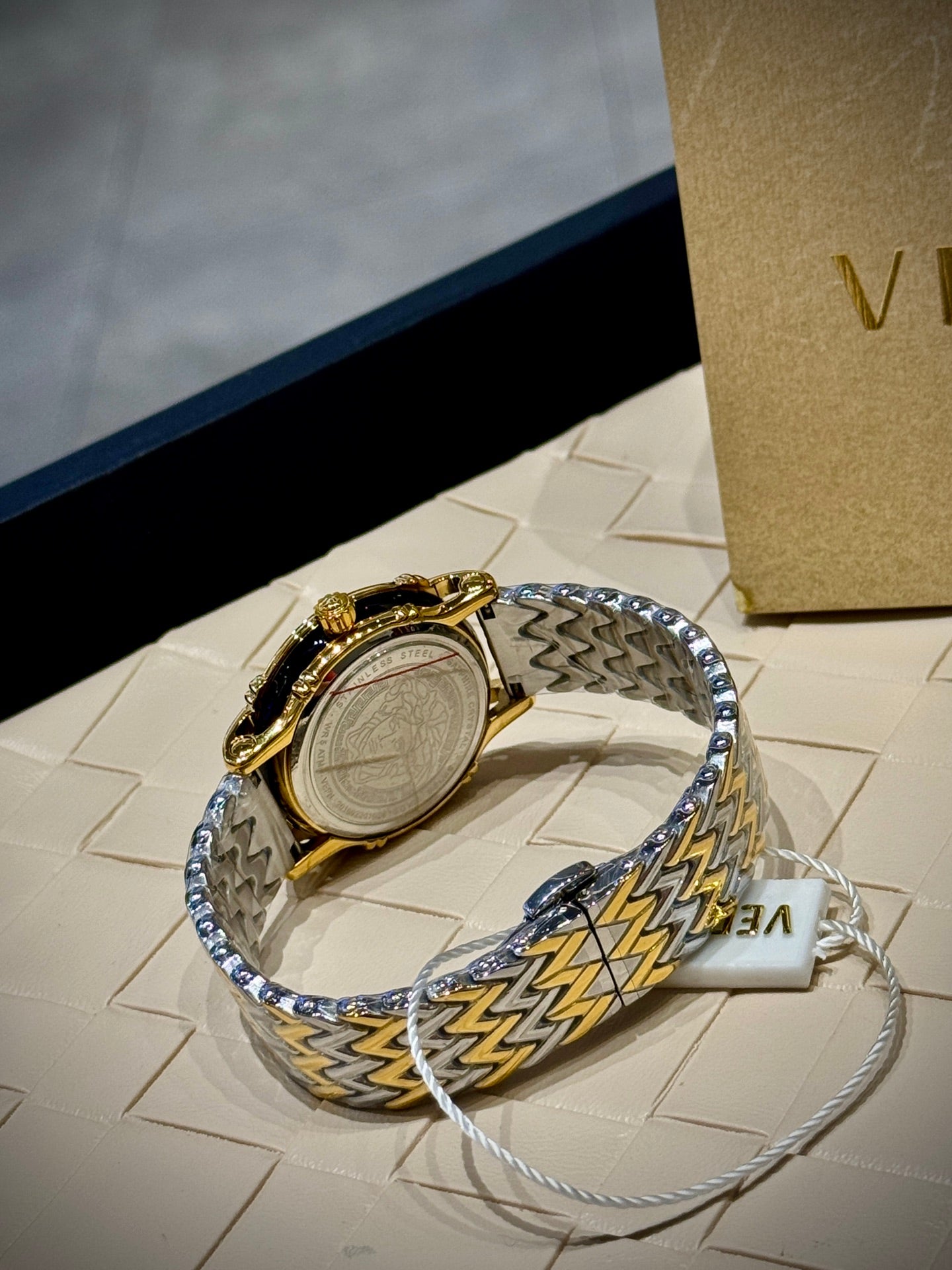 136RV77L Popular Watches