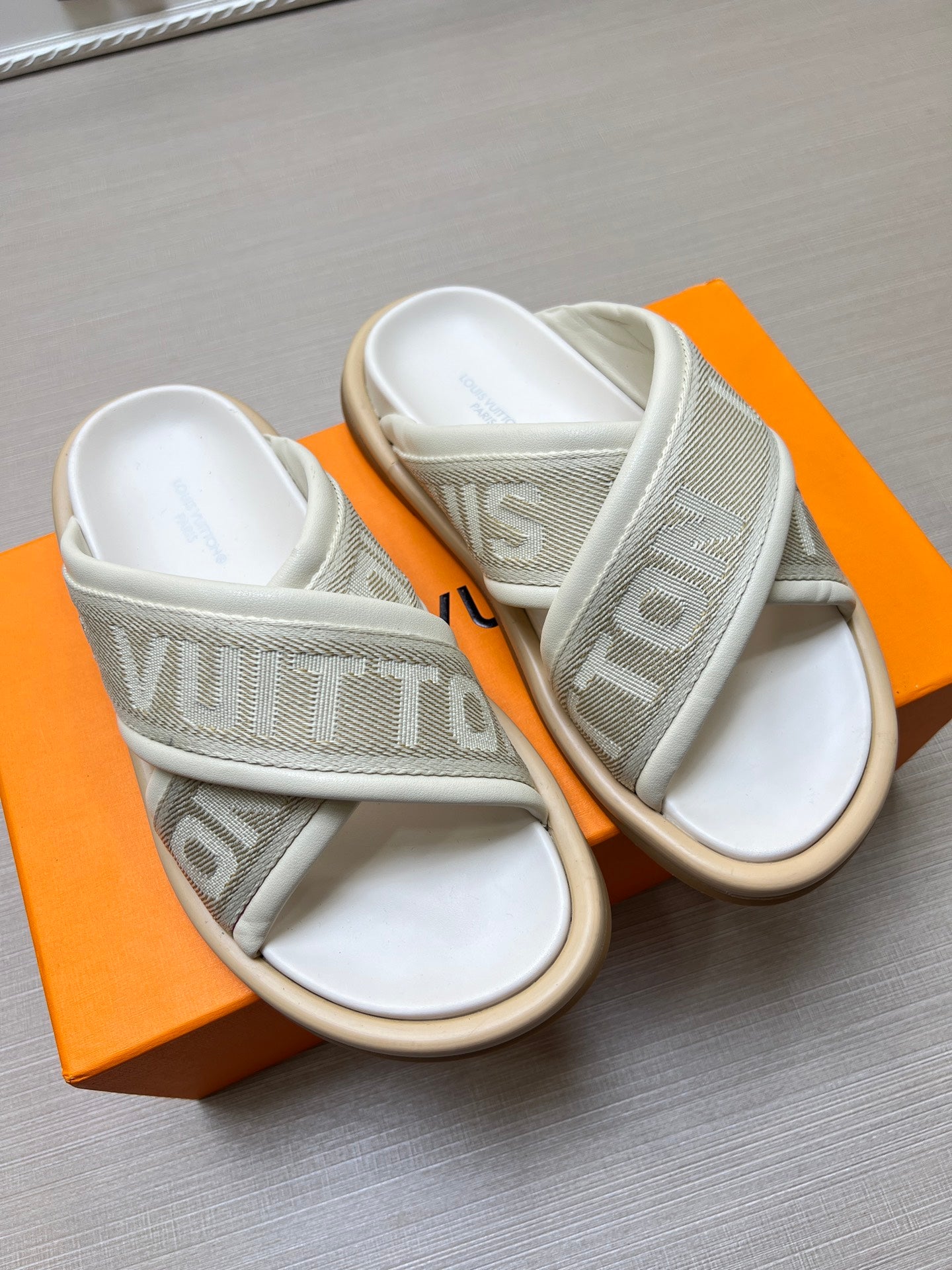 535ZE271Z Popular Slippers