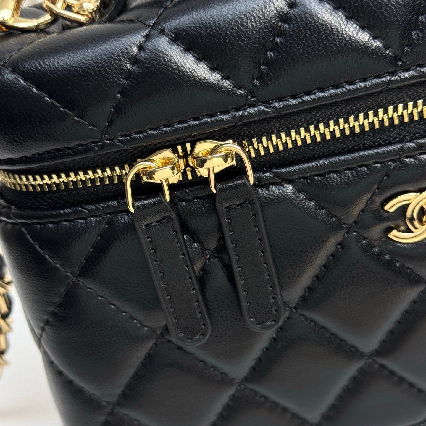 B1X66C19  Popular leather bag