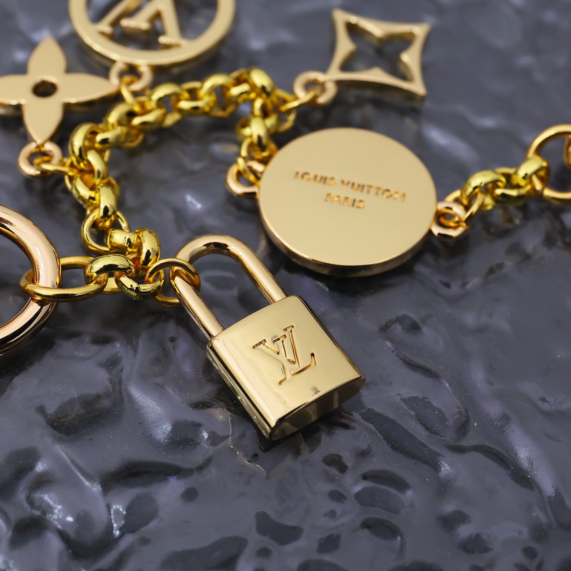 14E17A  Popular Keychains