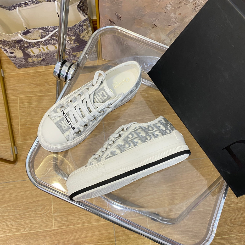 1XD67Z Popular shoes