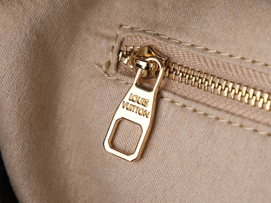 146PE65B Popular leather bag